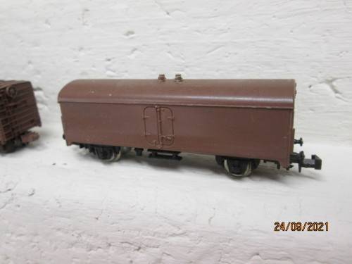 N SCALE : BROWN GOODS WAGONS - X5