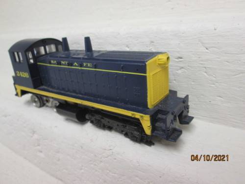 HO SCALE : ATHEARN : SW 1500 SANTE FE DIESEL LOCOMOTIVE