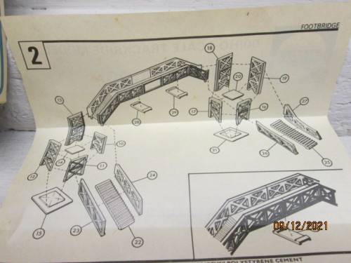 OO SCALE : AIRFIX : DOUBLE RAIL PEDESTRIAN FOOT BRIDGE  - BOXED