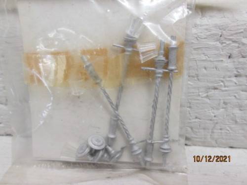 OO SCALE : MIKES MODELS : SPIRAL FLUTED GAS LAMPS - X4 - BOXED