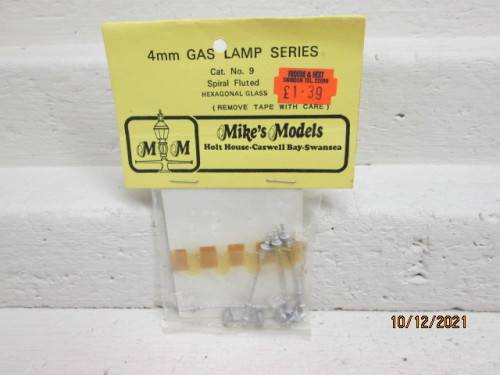OO SCALE : MIKES MODELS : SPIRAL FLUTED GAS LAMPS - X4 - BOXED