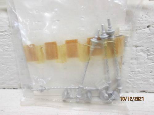 OO SCALE : MIKES MODELS : SPIRAL FLUTED GAS LAMPS - X4 - BOXED