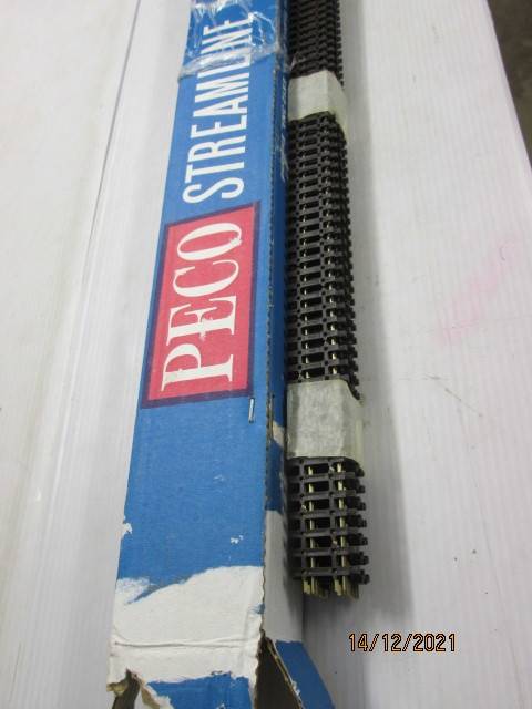 HOm (12MM) SCALE : PECO : TRACK - X12 LENGTHS