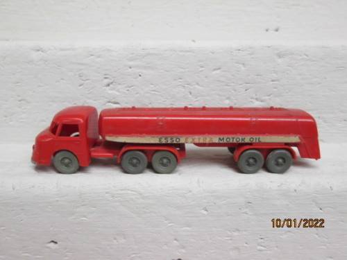 HO / OO SCALE : ESSO EXTRA MOTOR OIL - ROAD TRUCK TANKER