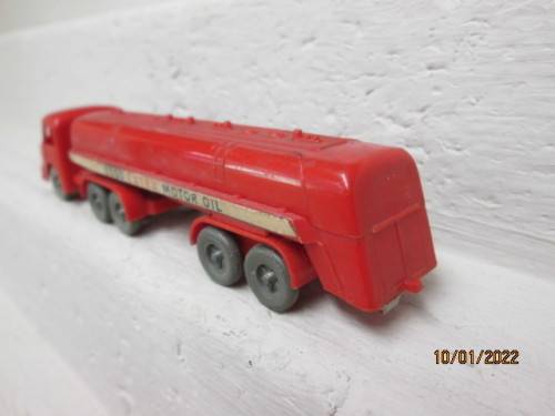 HO / OO SCALE : ESSO EXTRA MOTOR OIL - ROAD TRUCK TANKER