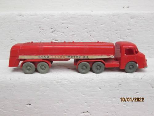 HO / OO SCALE : ESSO EXTRA MOTOR OIL - ROAD TRUCK TANKER