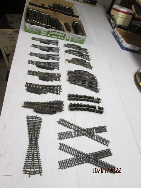 HO / OO SCALE : LARGE AMOUNT OF LIMA TRACK - 169 PIECES - 3 BEER BOXES