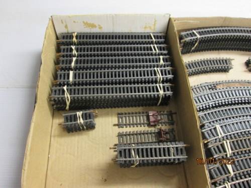 HO / OO SCALE : LARGE AMOUNT OF LIMA TRACK - 169 PIECES - 3 BEER BOXES