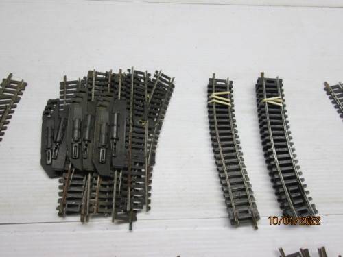 HO / OO SCALE : LARGE AMOUNT OF LIMA TRACK - 169 PIECES - 3 BEER BOXES