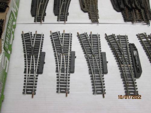 HO / OO SCALE : LARGE AMOUNT OF LIMA TRACK - 169 PIECES - 3 BEER BOXES