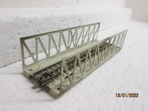 HO SCALE : MARKLIN : M TRACK : METAL TRUSS BRIDGE