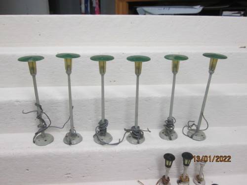 HO SCALE : MARKLIN : STREET LAMPS - X13 - BOXED