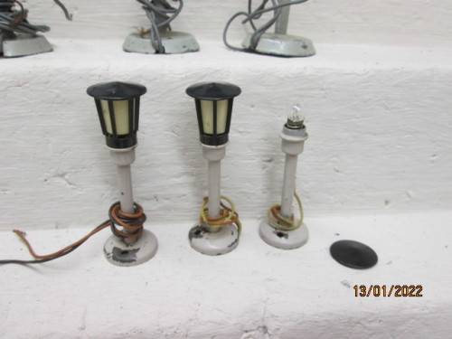 HO SCALE : MARKLIN : STREET LAMPS - X13 - BOXED