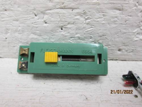 N SCALE : RAIL SIGNALS AND LAMPS, SWITCHES ETC - (SOME BOXED)