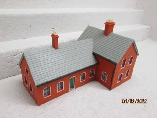 OO SCALE: L-SHAPE RAILWAY TYPE BUILDING