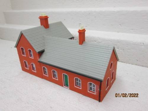 OO SCALE: L-SHAPE RAILWAY TYPE BUILDING