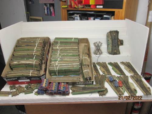 HO SCALE : MARKLIN M-TRACK - LARGE AMOUNT  228 PIECES