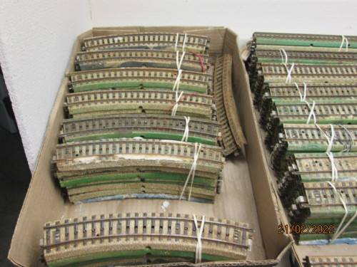 HO SCALE : MARKLIN M-TRACK - LARGE AMOUNT  228 PIECES