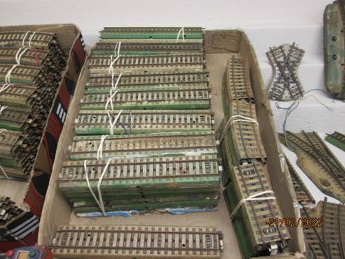 HO SCALE : MARKLIN M-TRACK - LARGE AMOUNT  228 PIECES