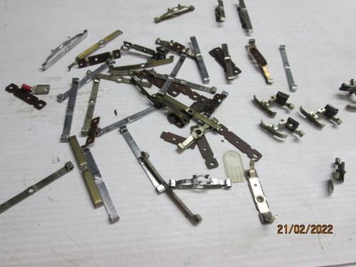 HO SCALE : MARKLIN : PICK UP SHOES - SCRAPYARD