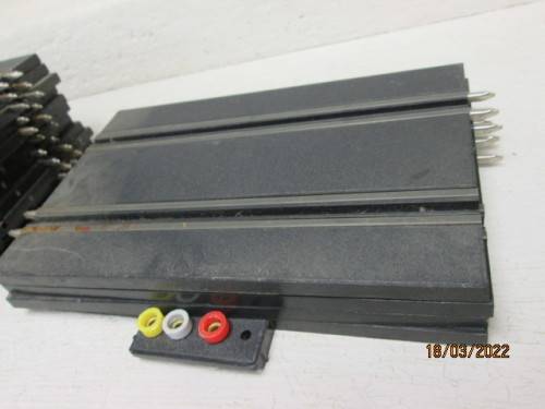 1: 43 SCALE : SLOT CAR TRACK