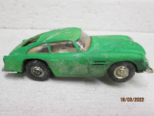 1:32 SCALE : SCALEXTRIC ASTIN MARTIN - DB4