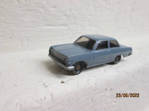 HO SCALE : WIKING : 1965 OPEL RECORD