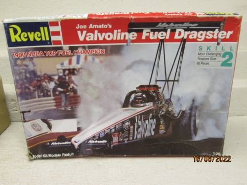 REVELL : 1:25 SCALE VALVOLINE FUEL DRAGSTER - KIT - BOXED