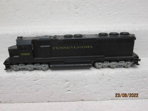 HO SCALE : ATHEARN : PENNSYLVANIA SD45 DIESEL LOCOMOTIVE