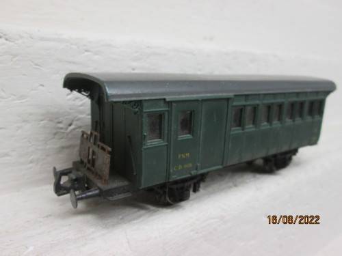 HO SCALE : RIVEROSSI : OLD TIMER GREEN PASSENGER COACH