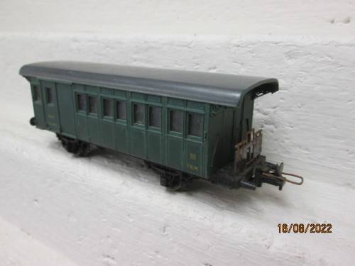 HO SCALE : RIVEROSSI : OLD TIMER GREEN PASSENGER COACH