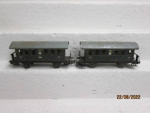 HO SCALE : MARKLIN : 3RD CLASS PASSENGER COACHES - X2
