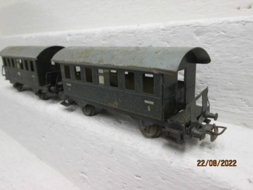 HO SCALE : MARKLIN : 3RD CLASS PASSENGER COACHES - X2