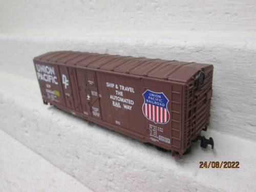 HO SCALE : ATHEARN : 40 FOOT UNION PACIFIC BOX CAR WAGON - BOXED