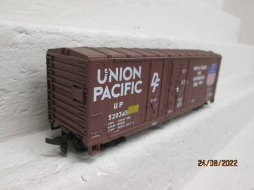 HO SCALE : ATHEARN : 40 FOOT UNION PACIFIC BOX CAR WAGON - BOXED