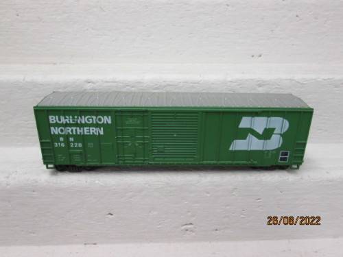 HO SCALE : INTERMOUNTAIN - BURLINGTON NORTHERN - 51 FOOT BOX CAR WAGON - BOXED