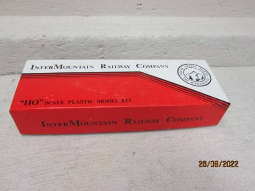 HO SCALE : INTERMOUNTAIN - BURLINGTON NORTHERN - 51 FOOT BOX CAR WAGON - BOXED