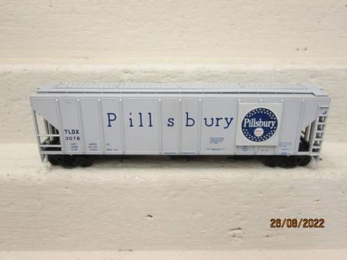 HO SCALE : INTERMOUNTAIN - PILLSBURY  50FOOT 3-BAY  - CLOSED HOPPER WAGON - BOXED