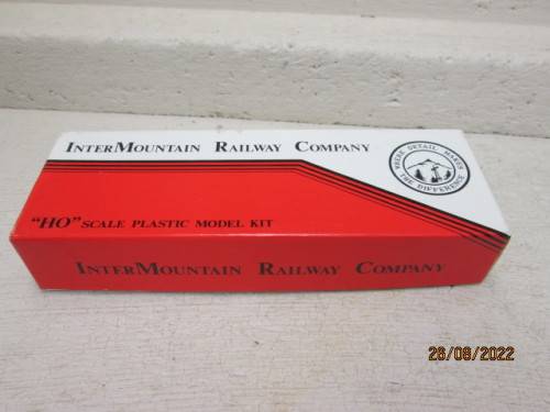 HO SCALE : INTERMOUNTAIN - PILLSBURY  50FOOT 3-BAY  - CLOSED HOPPER WAGON - BOXED