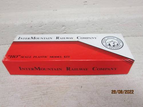 HO SCALE : INTERMOUNTAIN : SANTA FE - 51 FOOT  - BOX CAR WAGON - BOXED