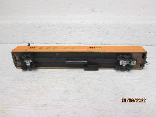 HO SCALE : YELLOW BAGGAGE CAR