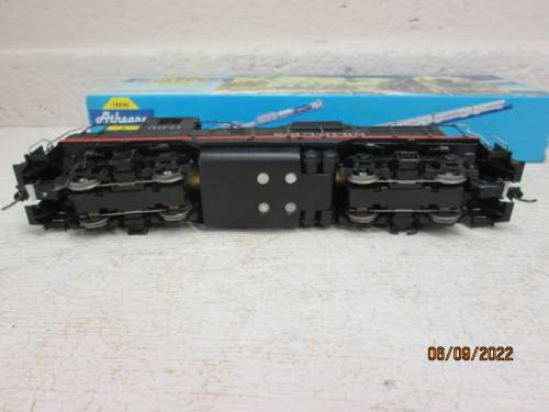 HO SCALE : ATHEARN : SOUTHERN PACIFIC GP-9 DIESEL LOCOMOTIVE - BOXED