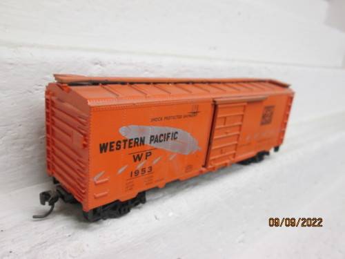 HO SCALE : WESTERN PACIFIC - 40 FOOT BOX CAR