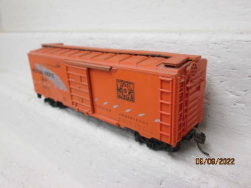 HO SCALE : WESTERN PACIFIC - 40 FOOT BOX CAR