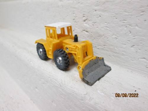 HO SCALE : ENTRY LEVEL BULLDOZER