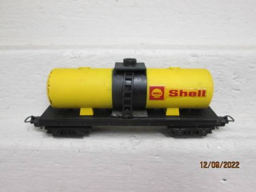 HO SCALE : LIMA : SHELL TANKER WAGON
