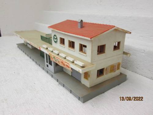 HO SCALE : LARGE STATION BUILDING