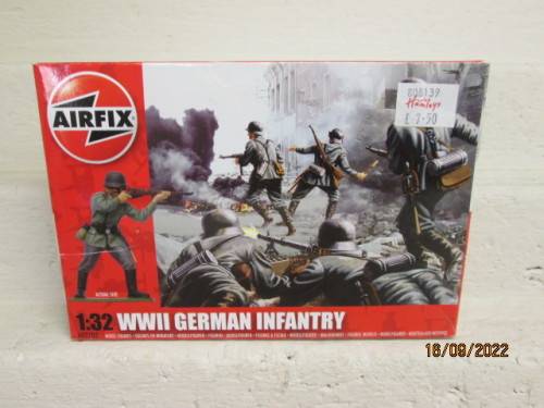 1:32 SCALE : AIRFIX : WWII GERMAN INFANTRY X 14  - BOXED
