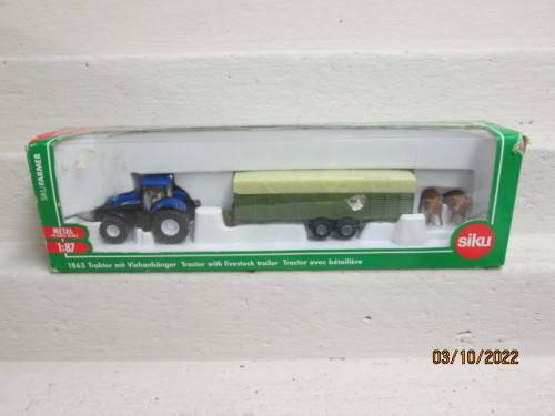 HO SCALE : SIKU : TRACTOR WITH FARM TRAILER AND COWS - BOXED
