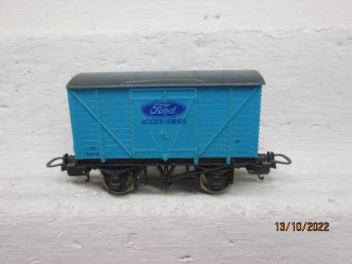 HO SCALE : LIMA : SHORT BOX CAR - FORD ACCESSORIES